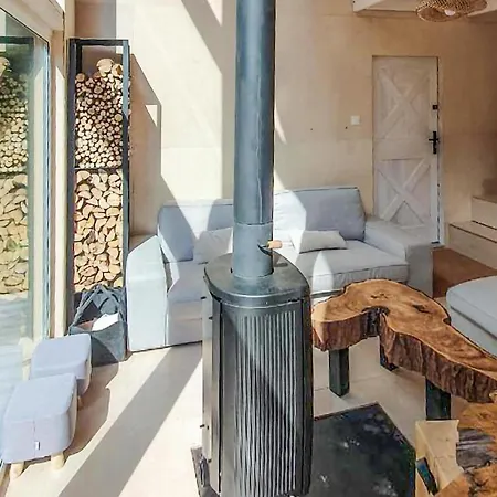 Vakantiehuis Stunning In Roztoka With Jacuzzi Roztoka (Gdansk)